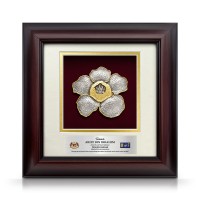 10" x 10" Solid Frame with Gold Plated Pewter : Rafflesia