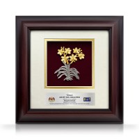 10" x 10" Solid Frame with Gold Plated Pewter : Orchid 6 Flowers (Anggerik) 10" x 10" Solid Frame with Gold Plated Pewter : Orchid 6 Flowers (Anggerik)