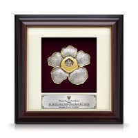 7" x 7" Gold Border Solid Frame with Gold Plated Pewter - Rafflesia