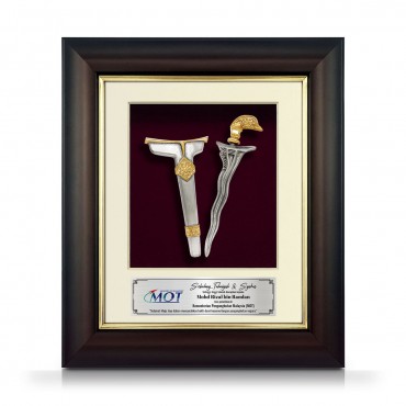 8.5" x 10" Gold Border Solid Frame with Gold Plated Pewter : Keris (Kris)