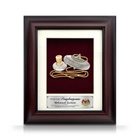 8.5" x 10" Solid Frame with Gold Plated Pewter : Gasing