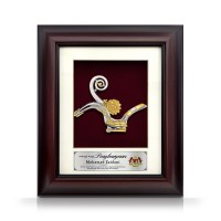 8.5" x 10" Solid Frame with Gold Plated Pewter : Hornbill