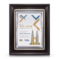 9" x 11" Award Plaque with Silver Diamond Aluminium Plate and Gold Plated Pewter - Petronas Twin Towers