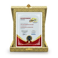 7" x 9" Crystal Award Plaque with Songket Box