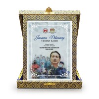 7" x 9" Crystal Award Plaque with Songket Box