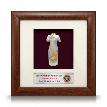 8" x 8" Solid Frame with Gold Plated Pewter - Cheongsam
