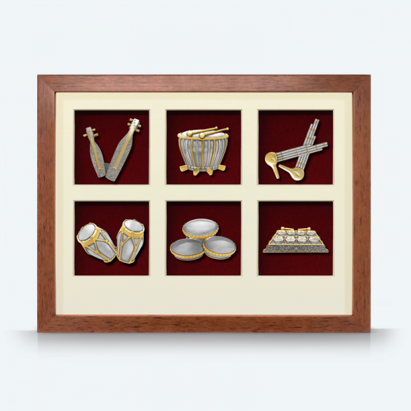 6 in 1 Solid Frame with Gold Plated Pewter