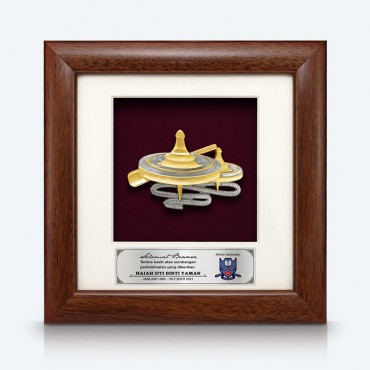 7" x 7" Solid Frame with Gold Plated Pewter - Gasing